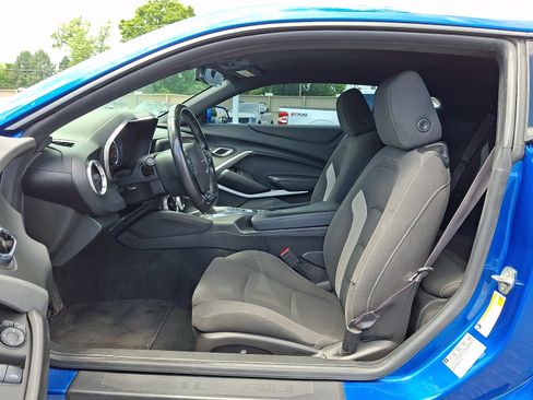Used 2017 Chevrolet Camaro LT RWD image 15