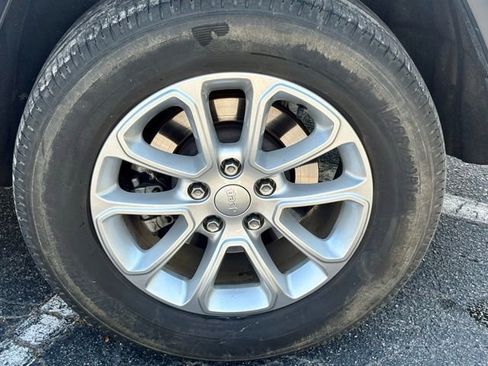 Used 2021 Jeep Grand Cherokee Laredo X image 31