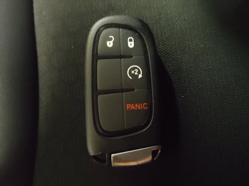 Used 2019 Jeep Cherokee Trailhawk w/ Cold Weather Group image 32