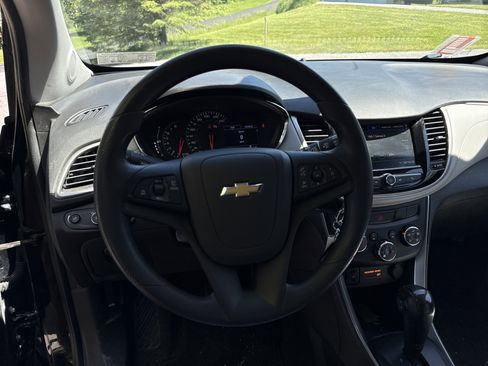Used 2020 Chevrolet Trax LS w/ Tint and Cruise Package AWD/4WD image 18
