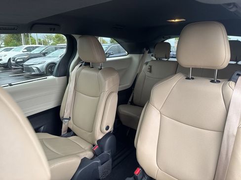 Used 2024 Toyota Sienna XLE image 10