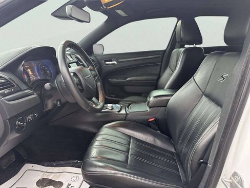 Used 2015 Chrysler 300 S w/ 300S Premium Group RWD image 9