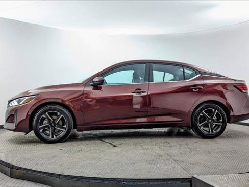 Used 2025 Nissan Sentra SV image 3