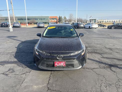 Used 2023 Toyota Corolla LE image 3