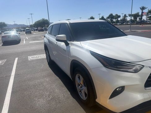 Used 2021 Toyota Highlander LE FWD image 10