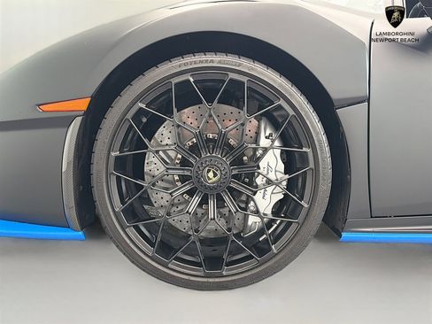 Used 2024 Lamborghini Huracan STO RWD image 25