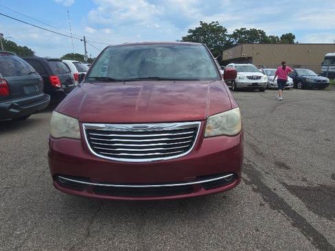 Used 2014 Chrysler Town & Country Touring w/ Driver Convenience Group FWD image 1