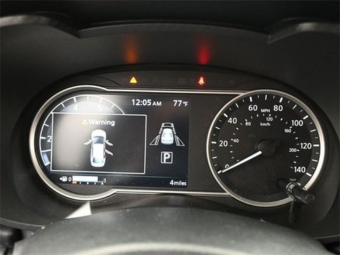 New 2025 Nissan Versa SR w/ Trunk Package image 17