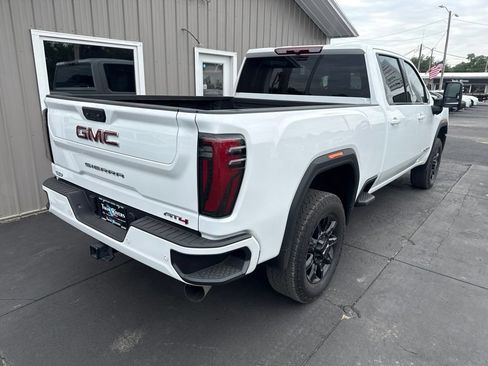 Used 2025 GMC Sierra 2500 AT4 AWD/4WD image 3