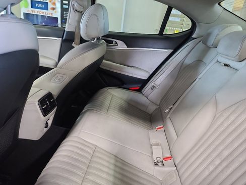 Used 2020 Genesis G70 2.0T w/ Elite Package image 10