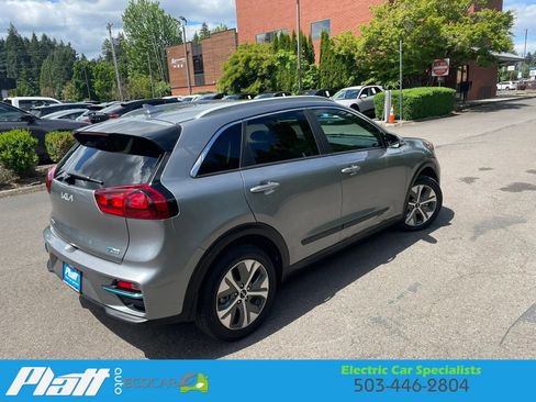 Used 2022 Kia Niro EX FWD image 11