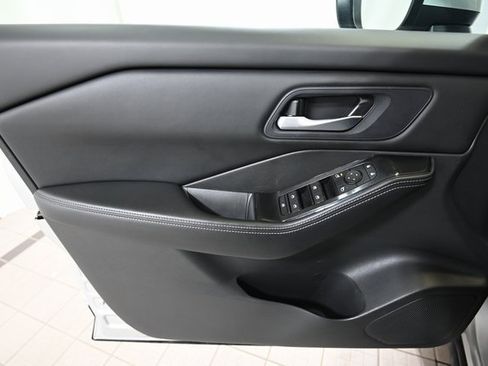 Used 2024 Nissan Rogue SV image 21