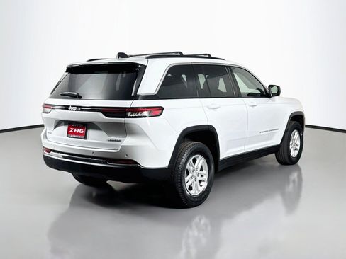 Used 2024 Jeep Grand Cherokee Laredo AWD/4WD image 5