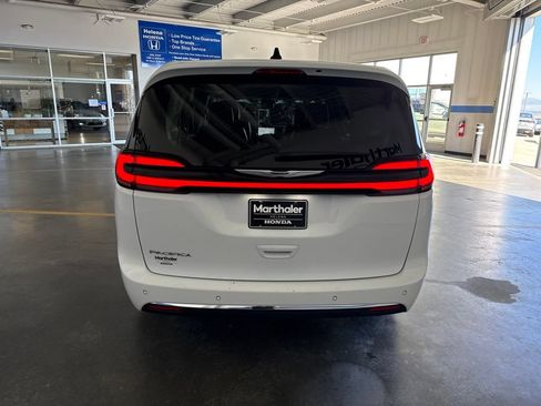 Used 2024 Chrysler Pacifica Touring-L FWD image 6