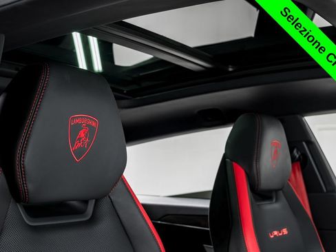 Used 2023 Lamborghini Urus Performante AWD/4WD image 43