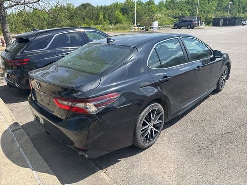 Used 2023 Toyota Camry SE FWD image 3