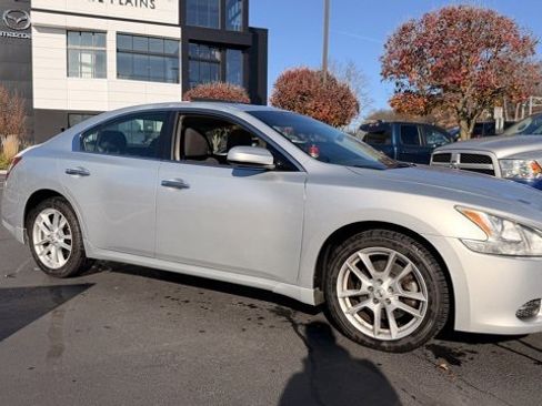 Used 2010 Nissan Maxima 3.5 S image 2