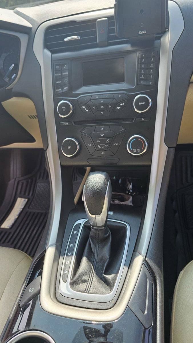 Used 2013 Ford Fusion SE FWD image 12
