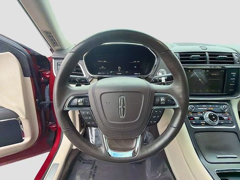 Used 2018 Lincoln Continental Select w/ Continental Climate Package image 11