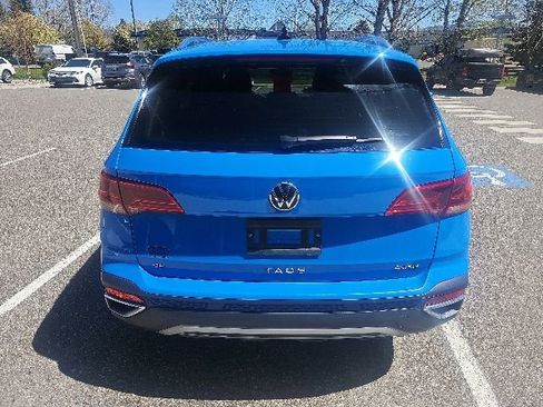 Used 2023 Volkswagen Taos SE w/ Panoramic Sunroof Package AWD/4WD image 5