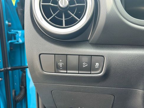Used 2022 Hyundai Kona Limited image 18