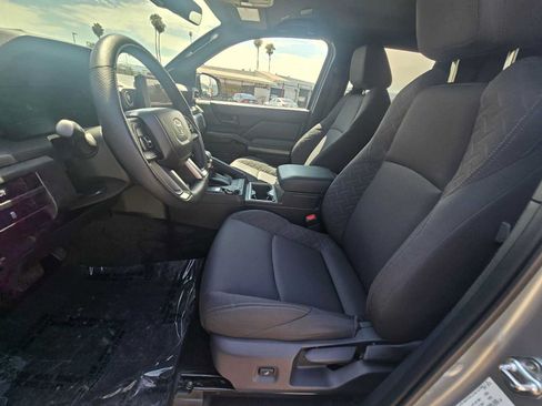 Used 2025 Toyota Tacoma SR5 AWD/4WD image 21