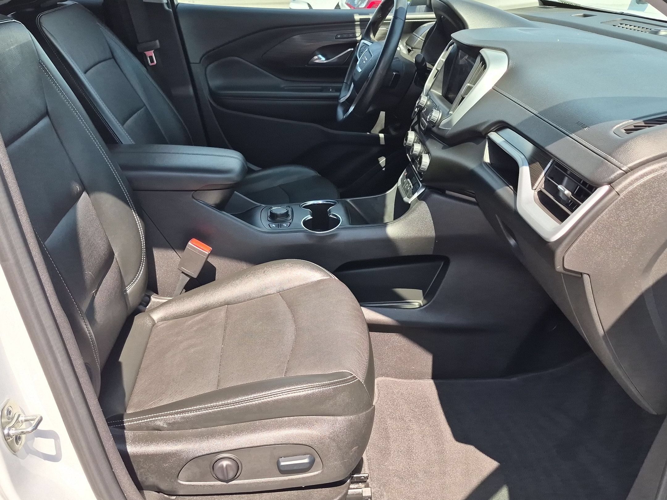 Used 2024 GMC Terrain SLT AWD/4WD image 37