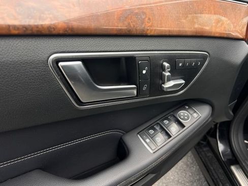 Used 2016 Mercedes-Benz E 350 Sedan w/ Keyless Go Package image 11