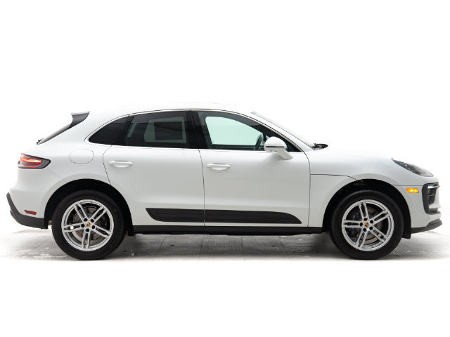 Certified 2026 Porsche Macan AWD/4WD image 32