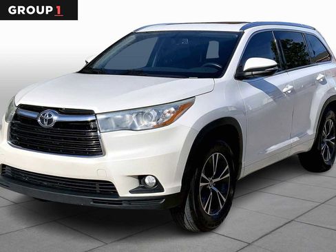 Used 2016 Toyota Highlander XLE image 1