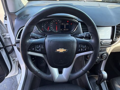 Used 2017 Chevrolet Trax LT w/ LT Convenience Package AWD/4WD image 18