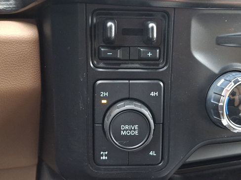 Used 2023 Ford F250 Lariat w/ Sport Appearance Package AWD/4WD image 26