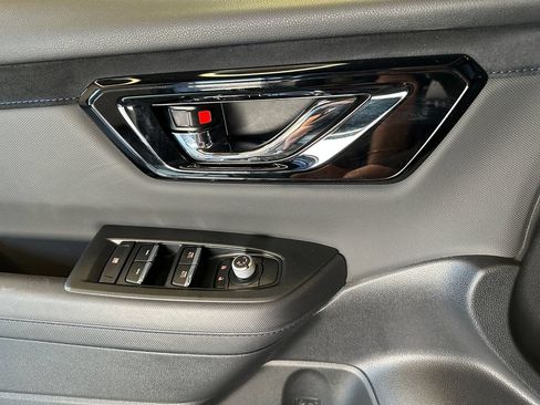 Used 2025 Subaru Forester Limited AWD/4WD image 19