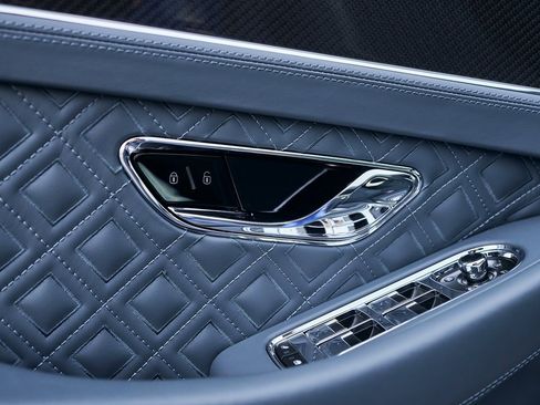 Used 2023 Bentley Continental GT Azure image 30