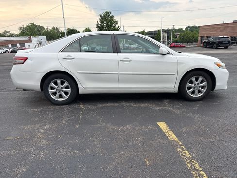 Used 2011 Toyota Camry LE w/ LE Extra-Value Pkg FWD image 16