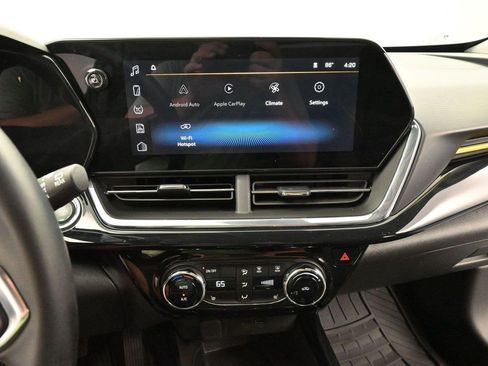Used 2025 Chevrolet Trax ACTIV w/ Sunroof Package FWD image 21