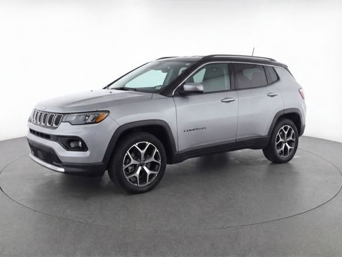 Used 2025 Jeep Compass Limited AWD/4WD image 2