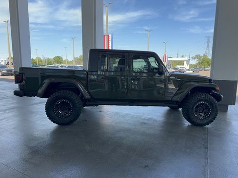 Used 2023 Jeep Gladiator Sport AWD/4WD image 5