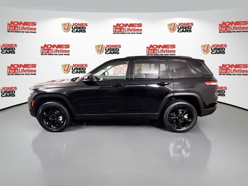 Used 2023 Jeep Grand Cherokee Limited w/ Black Appearance Package image 15