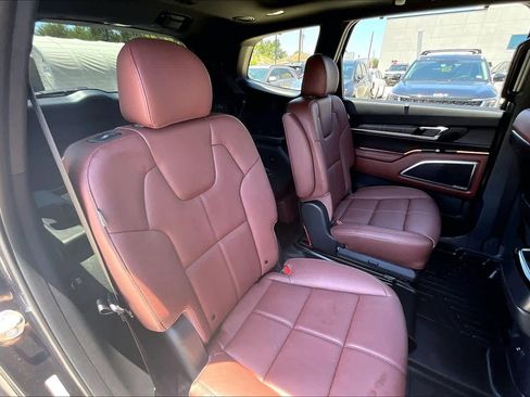 Used 2025 Kia Telluride SX w/ SX Captain's Chair Package FWD image 37