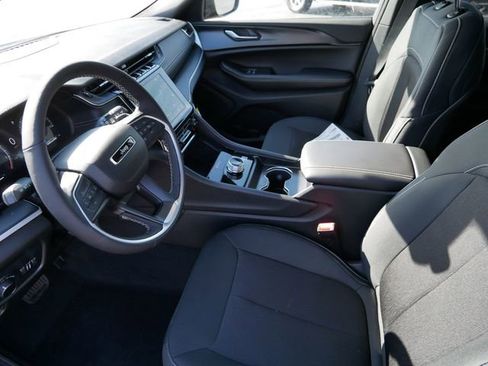 New 2026 Jeep Grand Cherokee Laredo AWD/4WD image 11