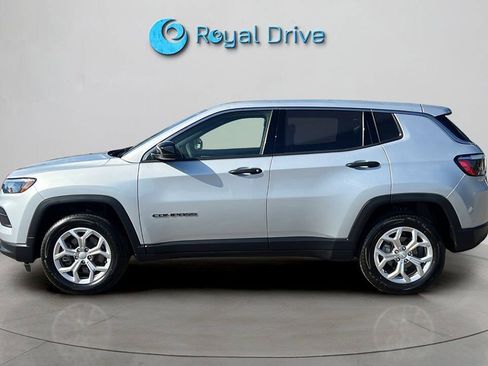 Used 2024 Jeep Compass Sport AWD/4WD image 3