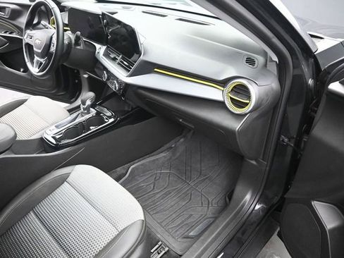 Used 2024 Chevrolet Trax LT w/ Driver Confidence Package image 17