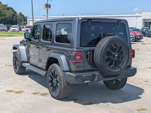 Used 2025 Jeep Wrangler Unlimited Sahara AWD/4WD image 5