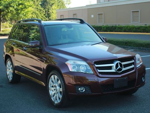 Used 2011 Mercedes-Benz GLK 350 4MATIC image 3