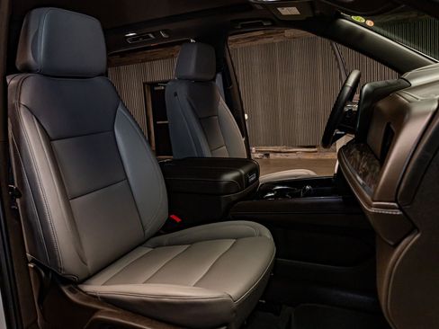 Used 2025 Chevrolet Tahoe Z71 w/ Z71 Off-Road Package image 26