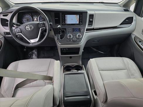 Used 2019 Toyota Sienna XLE w/ XLE Navigation Package FWD image 18