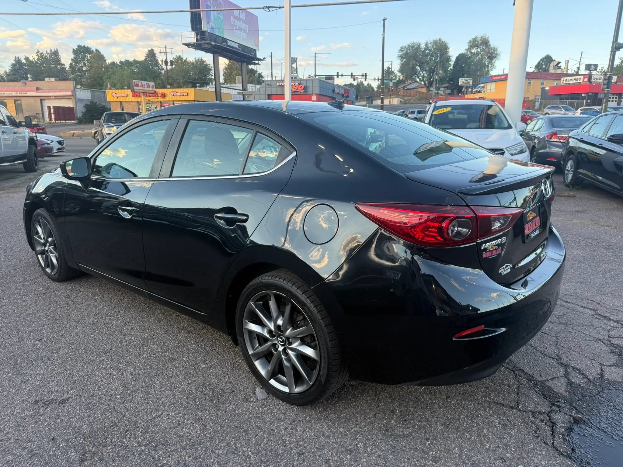 Used 2018 MAZDA MAZDA3 Touring FWD image 2