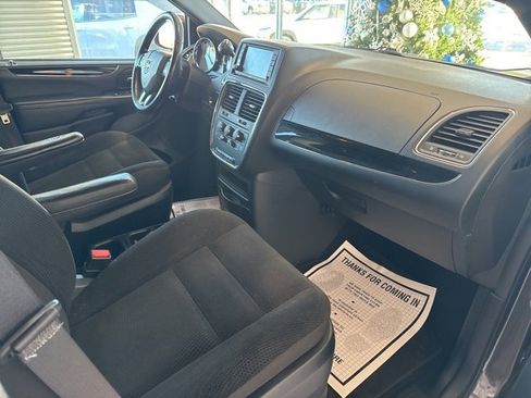 Used 2020 Dodge Grand Caravan SE image 25