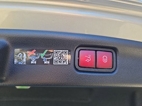 Certified 2025 Mercedes-Benz C 300 Sedan image 15